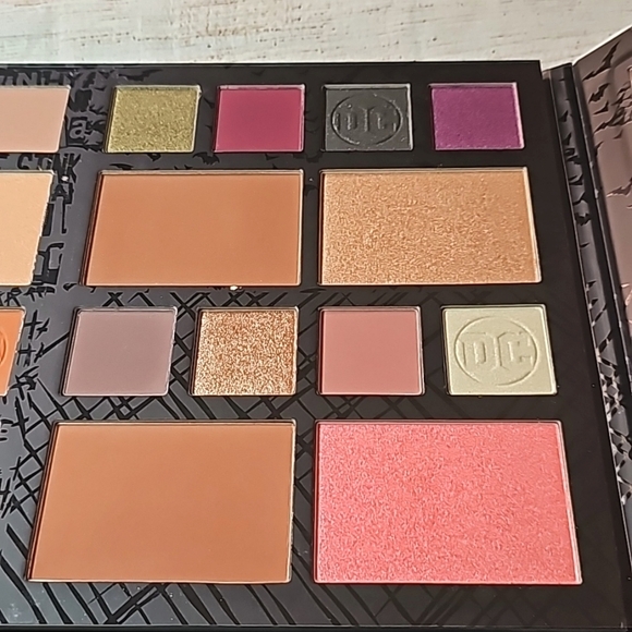 BNIB DC X Revolution Large Palette - Picture 5 of 8